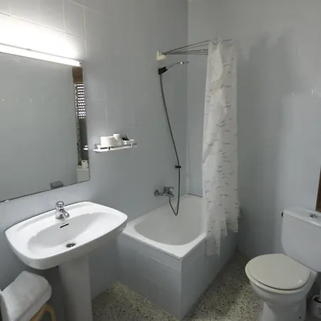 Pensio Fluvia بيت ضيافة Báscara